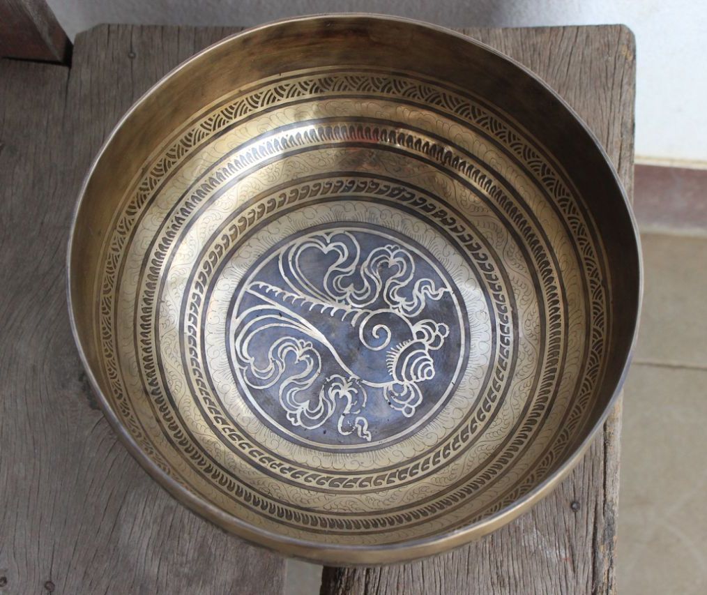 Meditation BowlSeven Metal Shankha Om Mani Singing Bowl